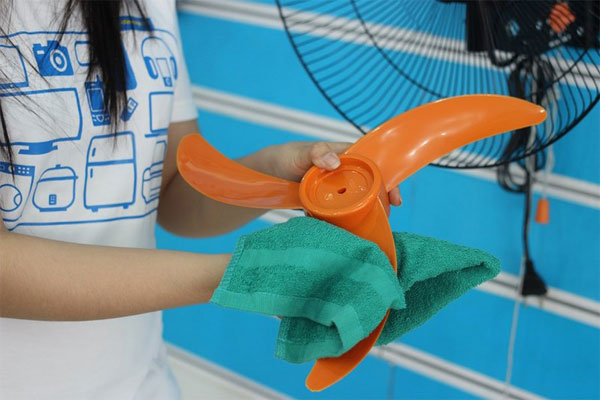 6 bước vệ sinh quạt đứng, quạt treo tường đúng cách, đơn giản tại nhà